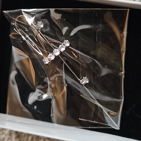 NEW Brazil  Zircon Ear Pin  Still wrapped - Picture 6 of 13